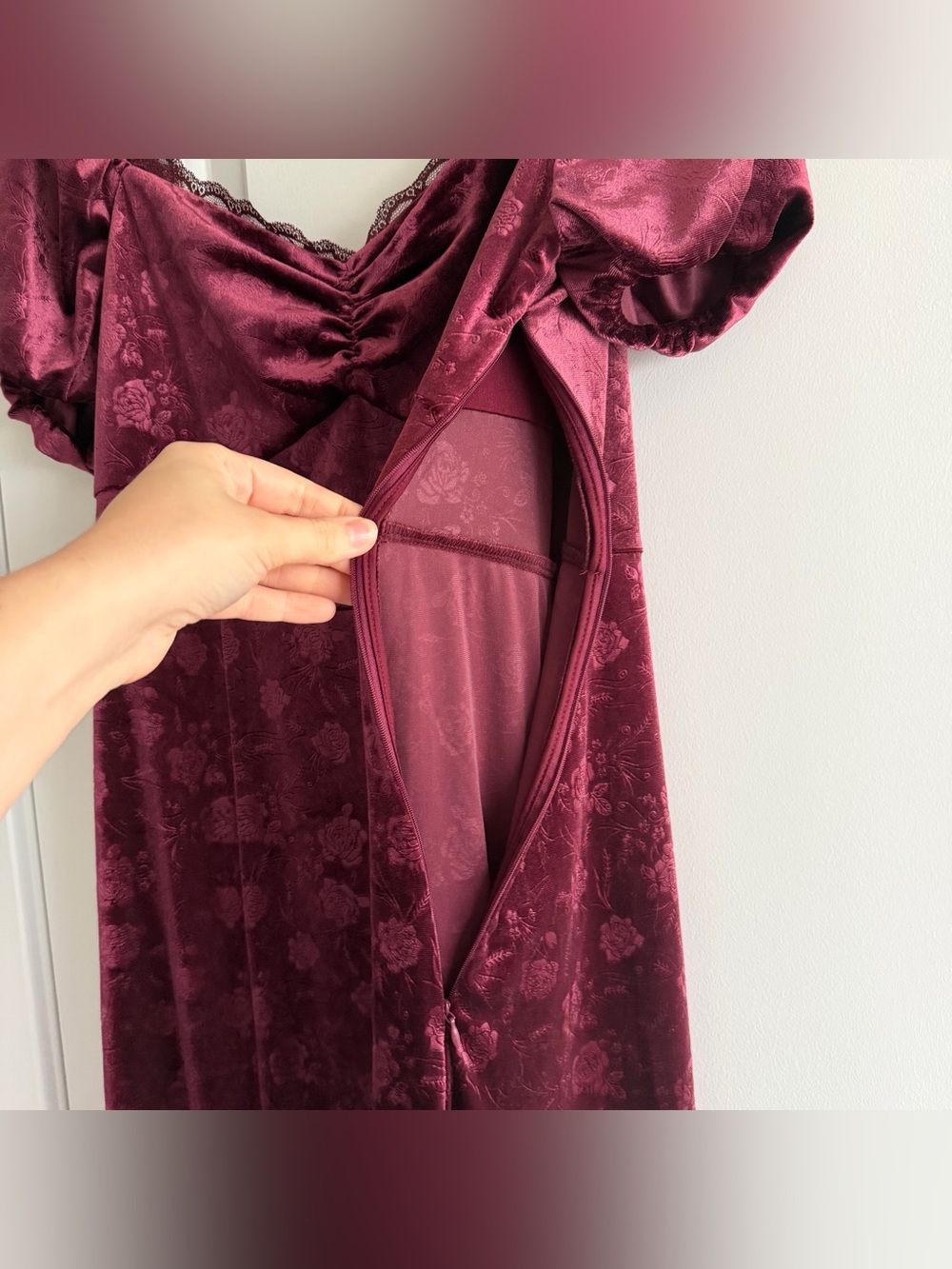 Francesca’s Elisa Floral Velvet Midi Dress in Dark Red NWT - Picture 6 of 8